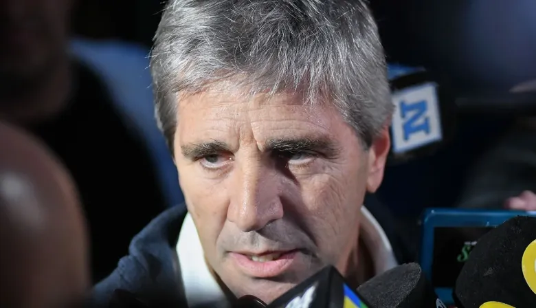 Luis Caputo negó una posible devaluación y habló sobre levantar el cepo cambiario