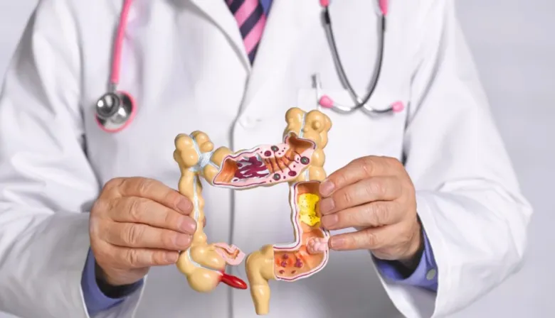 Instalan una cabina de fotos para promover la prevención y detección temprana del cáncer de colon