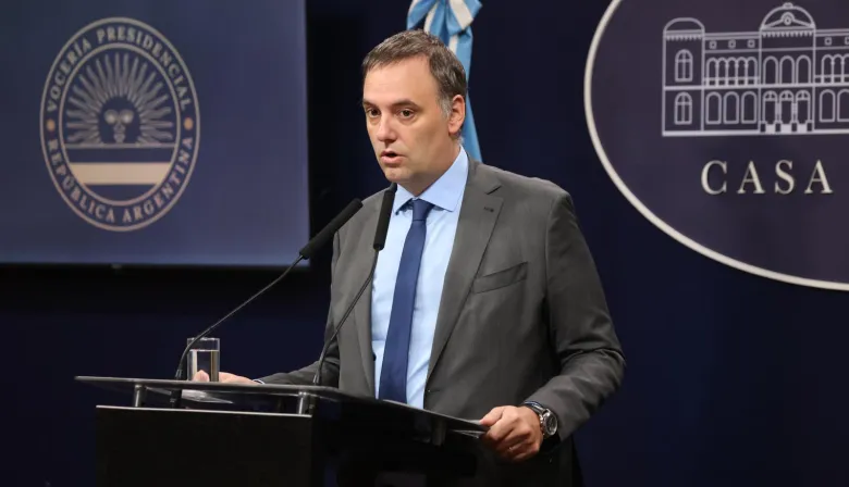 Adorni: “Estamos trabajando para que los recursos del Gobierno Nacional lleguen correctamente y rápido a Bahía Blanca"