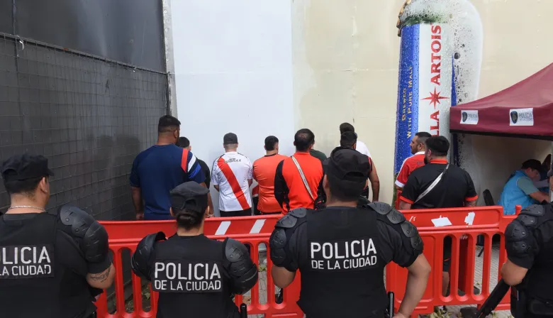 River Plate: unos 80 trapitos fueron demorados antes del partido frente a Atlético Tucumán