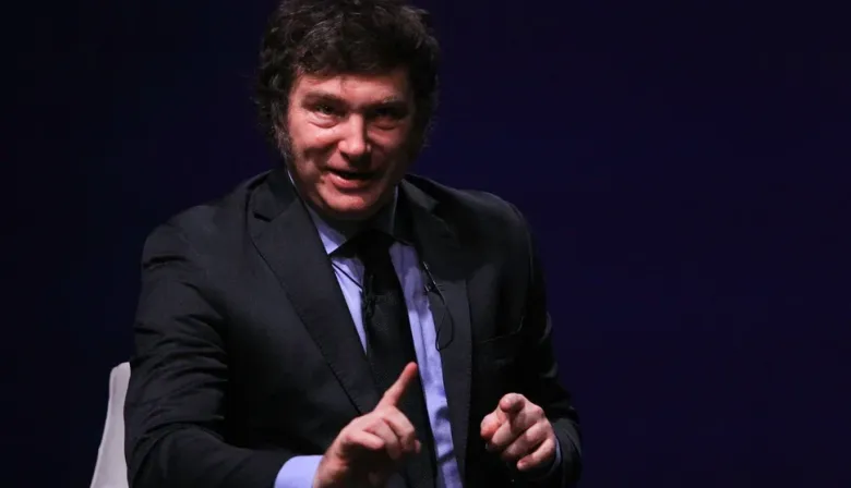 Por los hechos de violencia en el Congreso, Javier Milei suspendió su viaje a España