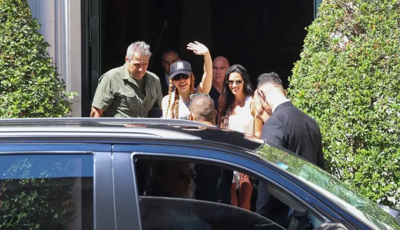 Shakira en Argentina: saludó a sus fans en la puerta del hotel, a pesar de la ola de calor