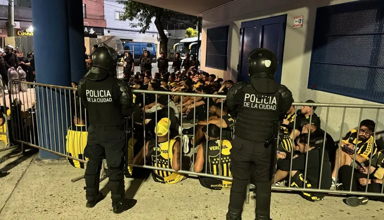 Vélez-Peñarol: secuestran pirotecnia y labran unas 170 actas de contravención