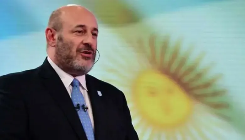 Denuncian la remoción de afiches partidarios de Santiago Cúneo en La Plata