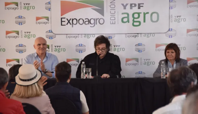 El Gobierno, con la mira en la cosecha de soja y maíz:  "Avísenle al campo que tiene que liquidar"
