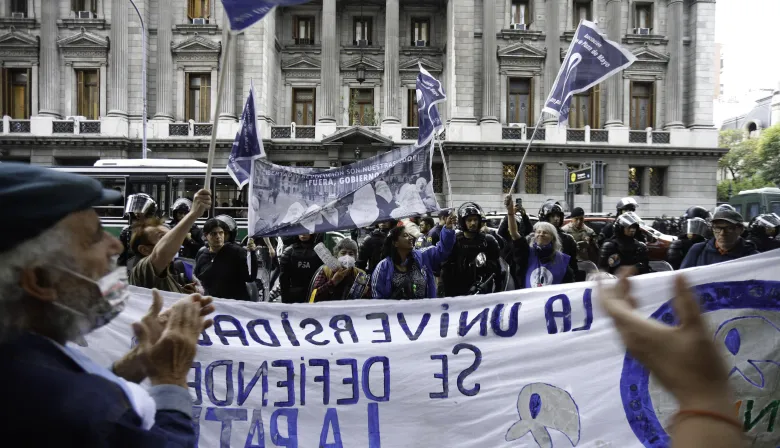 Incidentes entre jubilados y la Policía Federal durante la marcha al Congreso