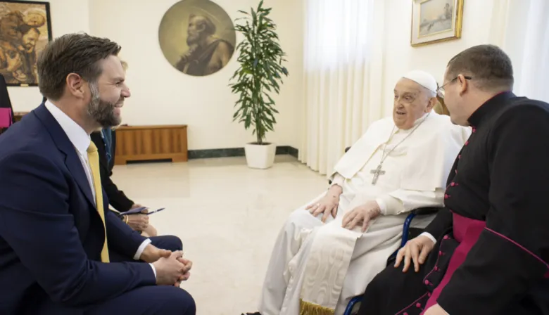 JD Vance y el Papa Francisco, del desplante al apretón de manos