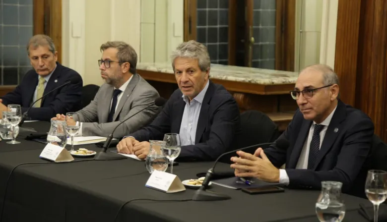 En Rosario, el Gobierno recomendó a los productores que se apuren a vender la cosecha de soja