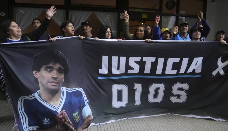 Dos médicos que pidieron no llevar a Maradona a su casa declaran en el juicio