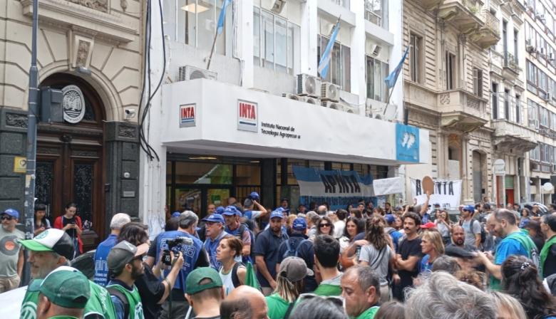 Trabajadores del INTA se movilizan en defensa del organismo