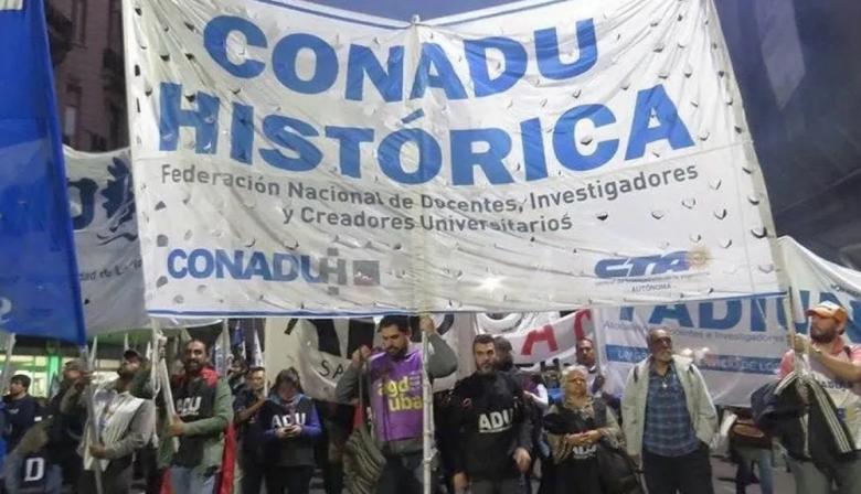 Universitarios realizan paro de 24 horas y anuncian marcha federal en mayo