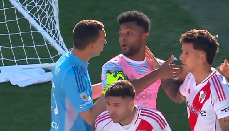 "Golpeador de nenes”: el tenso cruce entre Marchesín y Borja en el Superclásico