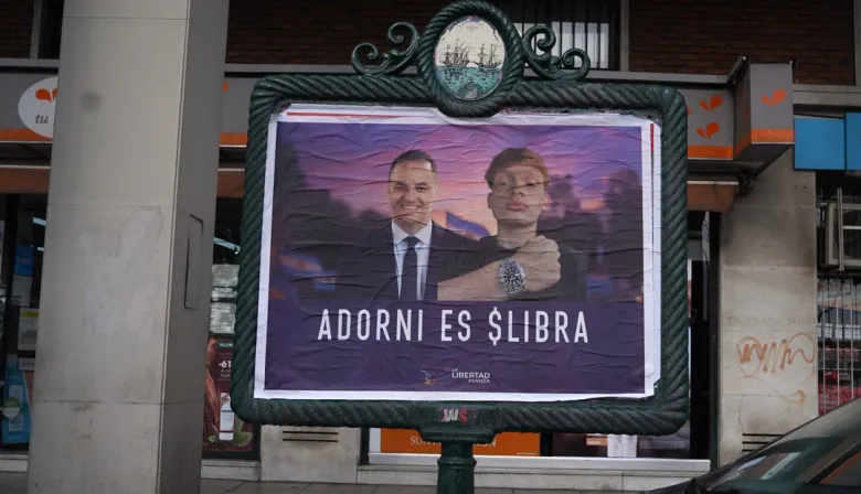 “Adorni es $LIBRA”: los afiches contra el candidato de LLA tras la caminata a Lugano