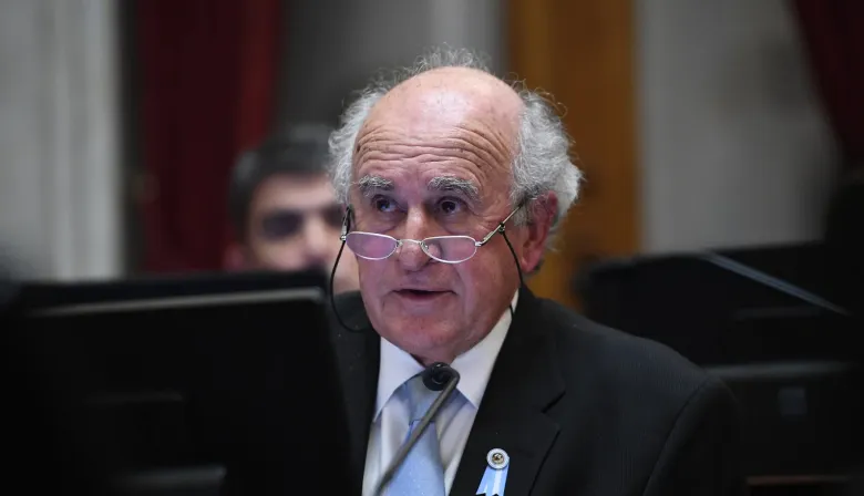 Parrilli sostuvo que ficha limpia busca "proscribir a CFK" porque le "tienen miedo"