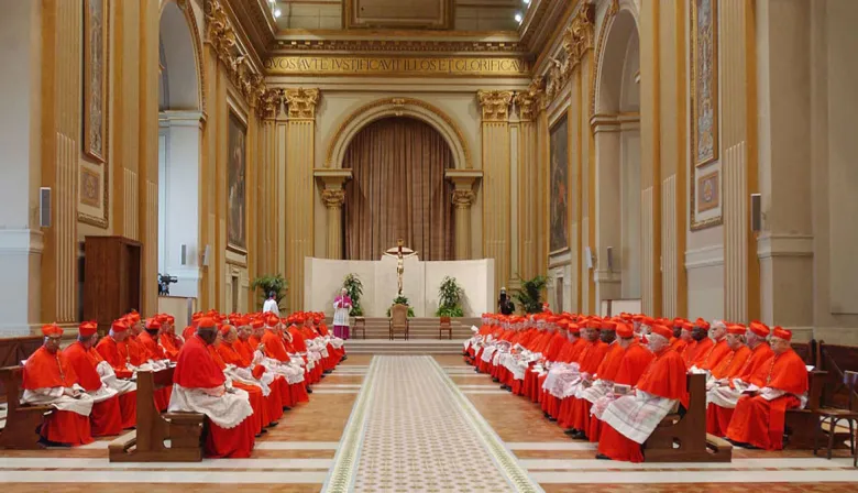 El mundo en vilo: miles esperan al nuevo Papa frente a la Capilla Sixtina