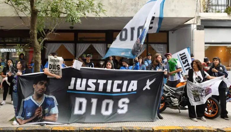 Audiencia clave en el juicio por la muerte de Maradona: declara el neurocirujano que lo operó
