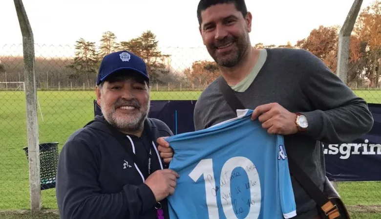 El Pampa Sosa, último 10 del Nápoli después de Maradona, presenta su nuevo libro