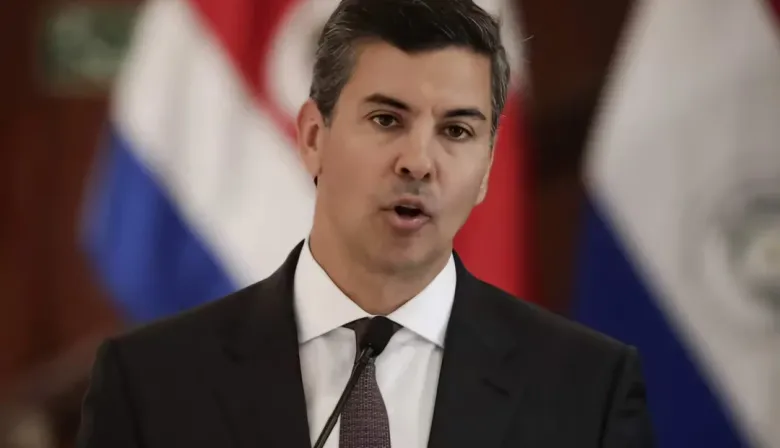 Santiago Peña dice que en Paraguay el salario no cubre la canasta básica
