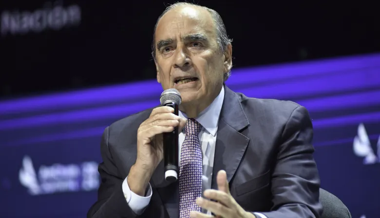 Francos explicó la demora en el anuncio por los "dólares del colchón"