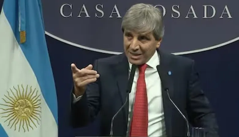El fuerte cruce de Luis Caputo con un periodista: "No seas irrespetuoso"
