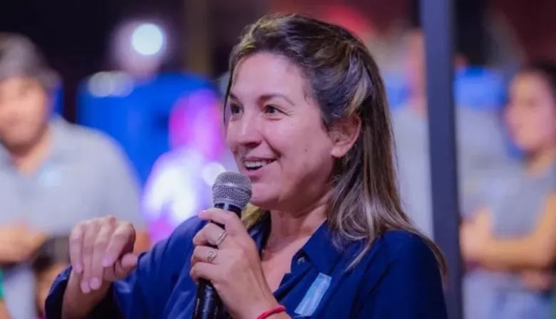 La intendenta de Valle Viejo se ausentó por "enfermedad" y se encontraba en el Caribe