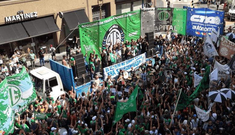Milei endurece las reglas para las huelgas en servicios esenciales
