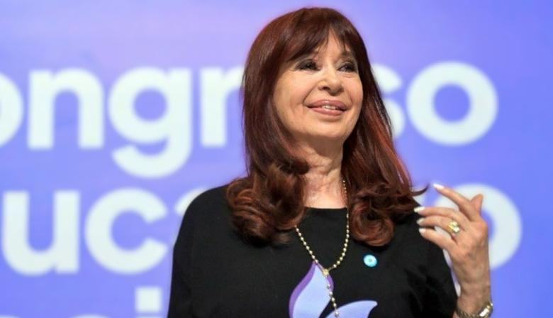 En plena disputa interna, Cristina Kirchner encabeza un acto en la Ciudad