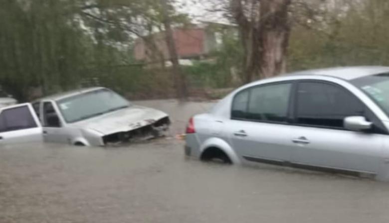 Zárate bajo el agua: colapsó el viaducto, hay barrios aislados y evacuados