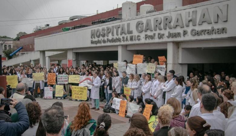 Adorni defendió la situación del Garrahan y apuntó contra privilegios en el sistema de salud