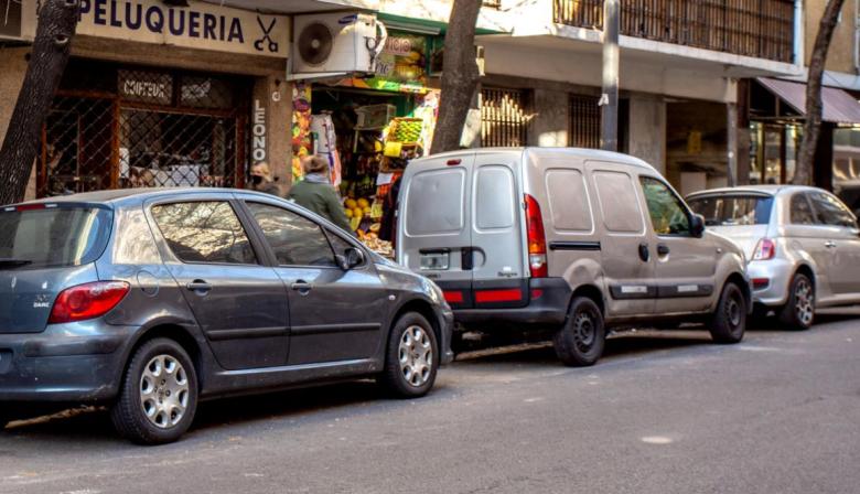 La Ciudad libera el estacionamiento, y Emova lanza una app para viajar en subte