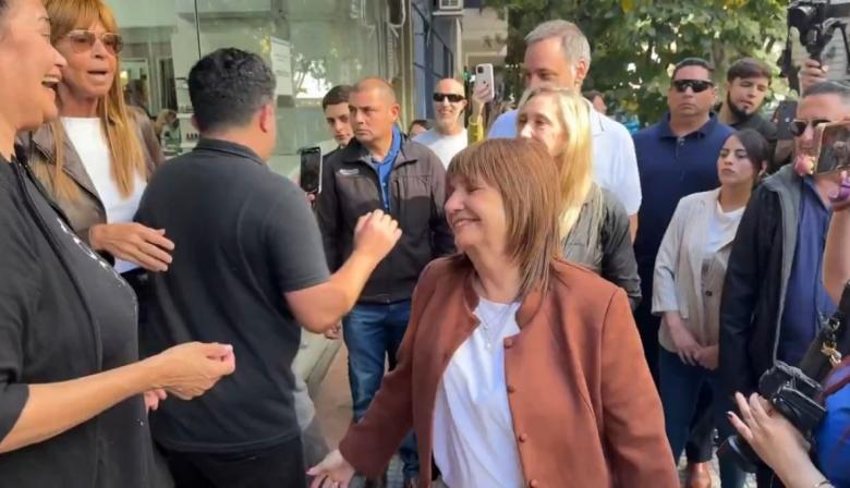 Bullrich, tras el reclamo de una vecina: “¿Qué querías, que gane Massa?”