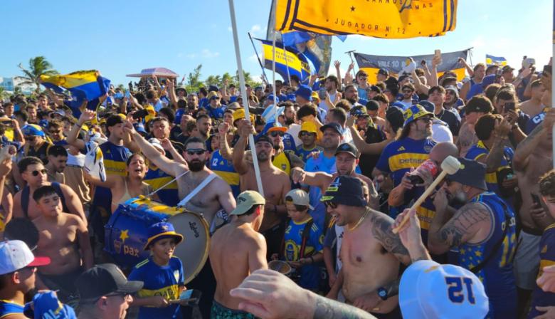 El impresionante banderazo de Boca en Miami y el cruce de cargadas con River