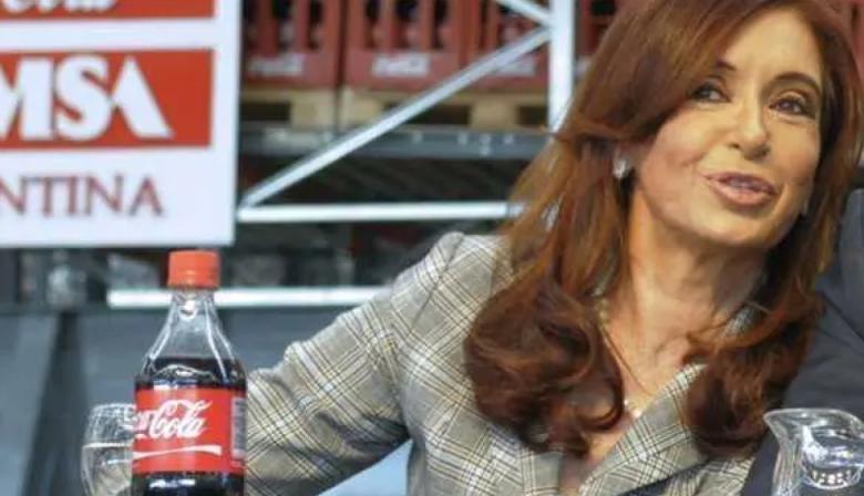 El día que Cristina Kirchner pidió comprar Coca-Cola en envase de vidrio: ¿Qué escondía?