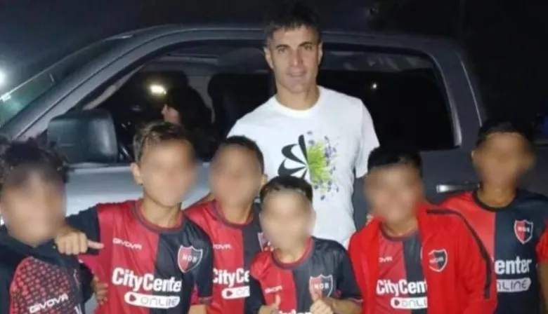 Newell’s le sacó la beca a chicos humildes por una foto con un jugador de Central