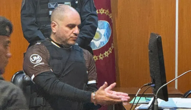 Otro show de Cositorto: volvió a tribunales con chaleco antibalas y la camiseta de Platense