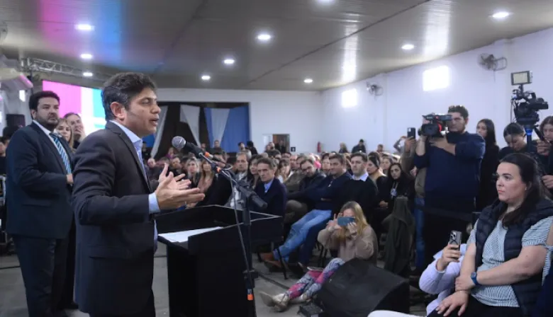 Tras el anuncio de Cristina Kirchner, reapareció Kicillof junto a una intendenta radical