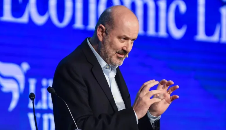 INTA: Sturzenegger defendió el ajuste y respondió a las críticas del sector