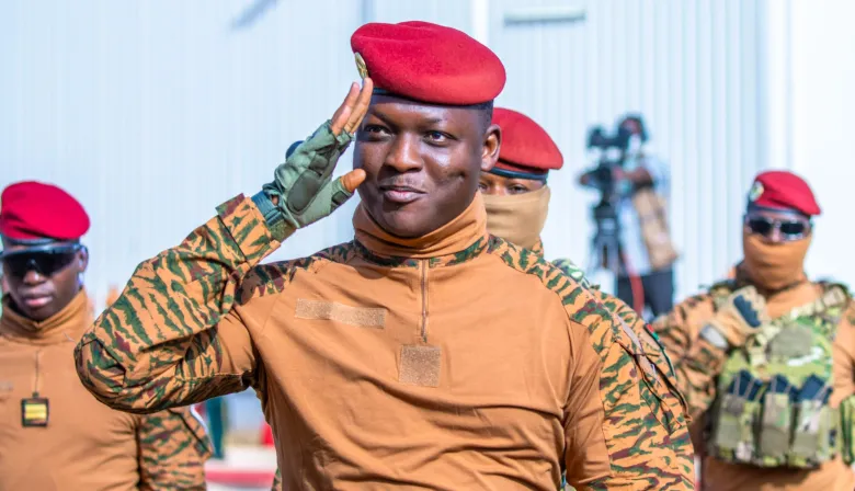 Burkina Faso bajo la lupa: cuestionan a Ibrahim Traoré por un dudoso proyecto ferroviario