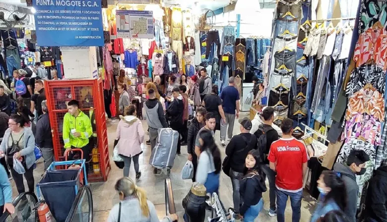 Kicillof busca "regularizar" la feria para mantener las fuentes laborales