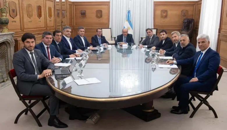 Gobernadores se preparan para una cumbre tensa con Francos: obras y pulseada por fondos