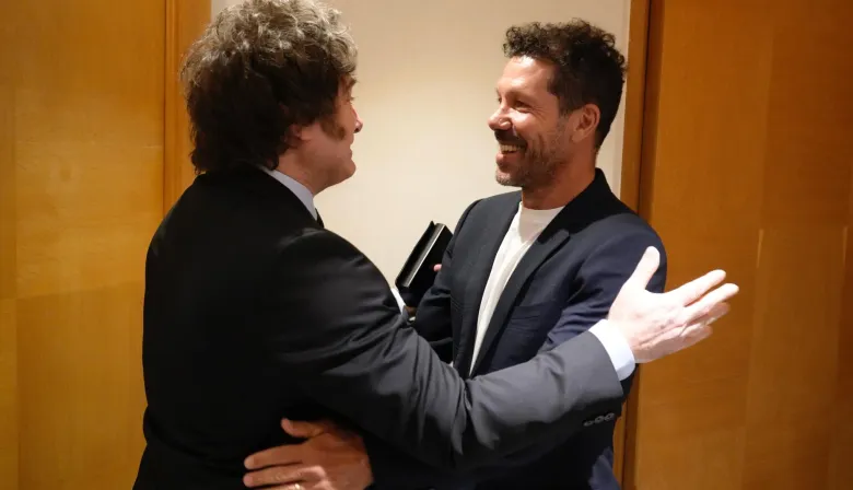 Javier Milei se encontró con Diego Simeone entre risas y abrazos