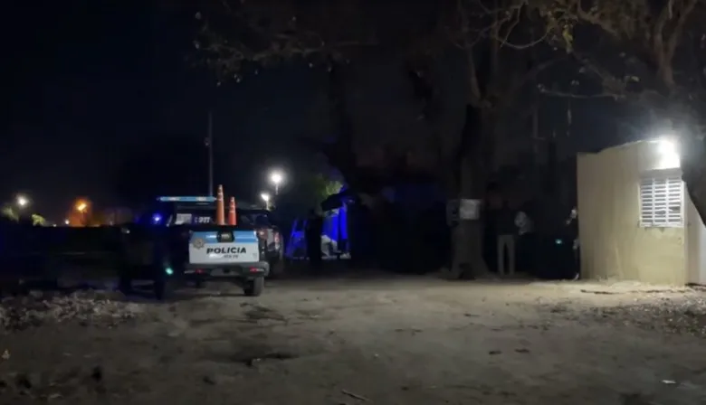 Matan de un balazo en la cabeza a una joven mientras sostenía a su bebé en brazos