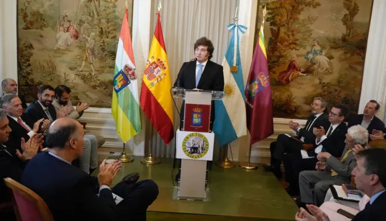 Milei fue premiado en España e infló el pecho por la baja de la inflación y la pobreza