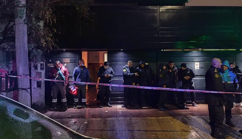 Un joven apuñaló y baleó a su mamá, mató a un hombre y fue detenido cuando intentaba escapar