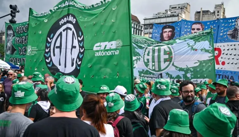Milei le descuenta el día a estatales que paren por Cristina