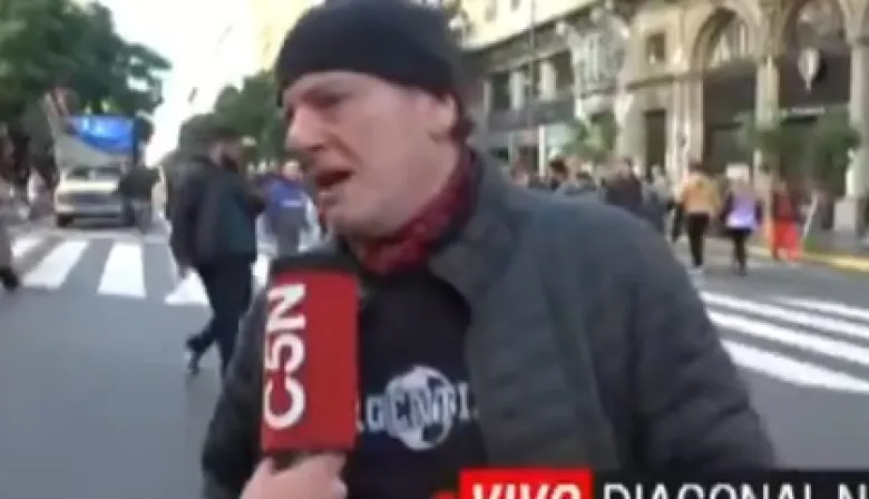 Militante K se confundió y apuntó contra Milei, Macri y Arnold Schwarzenegger