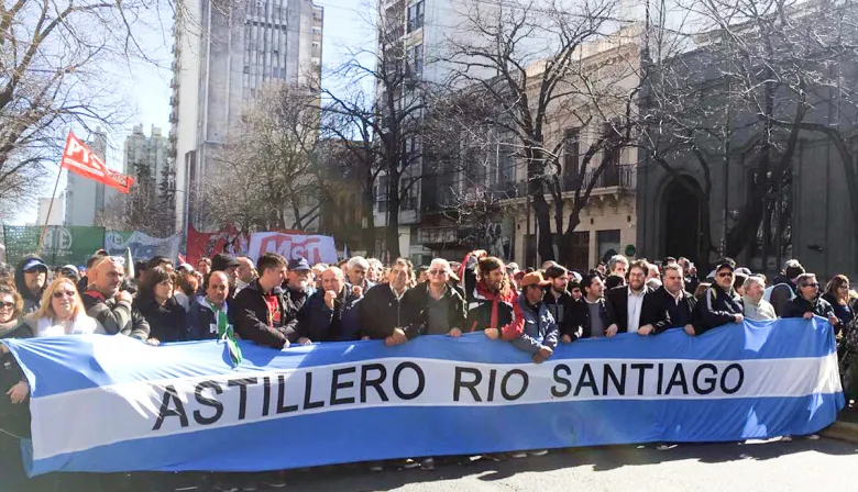 Protesta en La Plata: trabajadores del Astillero le reclaman a Kicillof una paritaria real