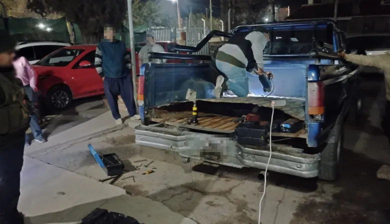 Interceptan una camioneta Ford F-100 que trasladaba más de 200 kilos de cocaína