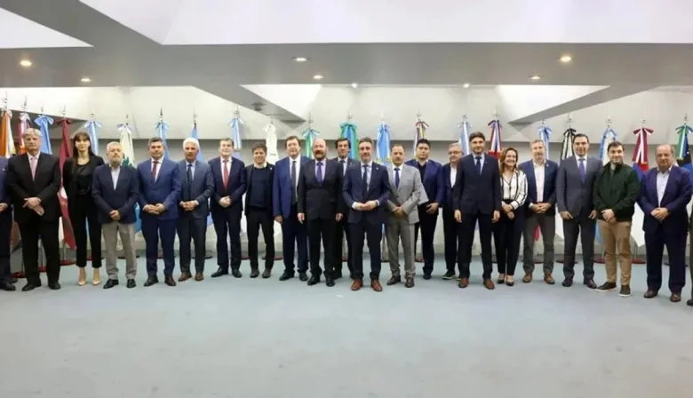 Los gobernadores le marcan la cancha a Milei con una ley propia de reparto fiscal
