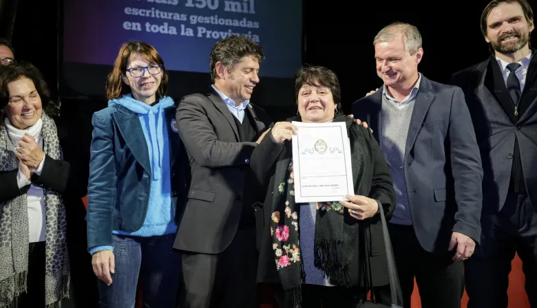 Kicillof entregó viviendas en Monte: “Si acá estuviera alguien de Milei no habría escrituras”